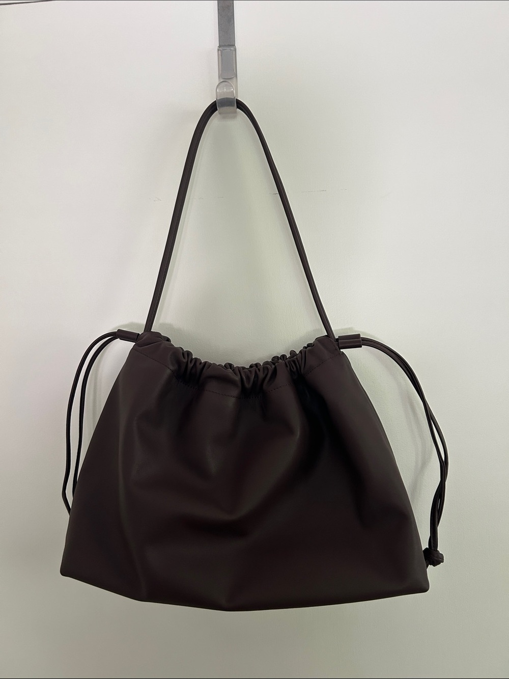 THE HORSE Fin Drawstring Shoulder Bag, coffee - Picture 4 of 7
